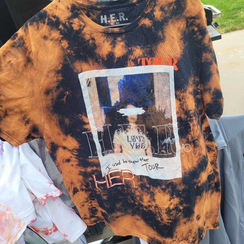 Acid wash graffic tee